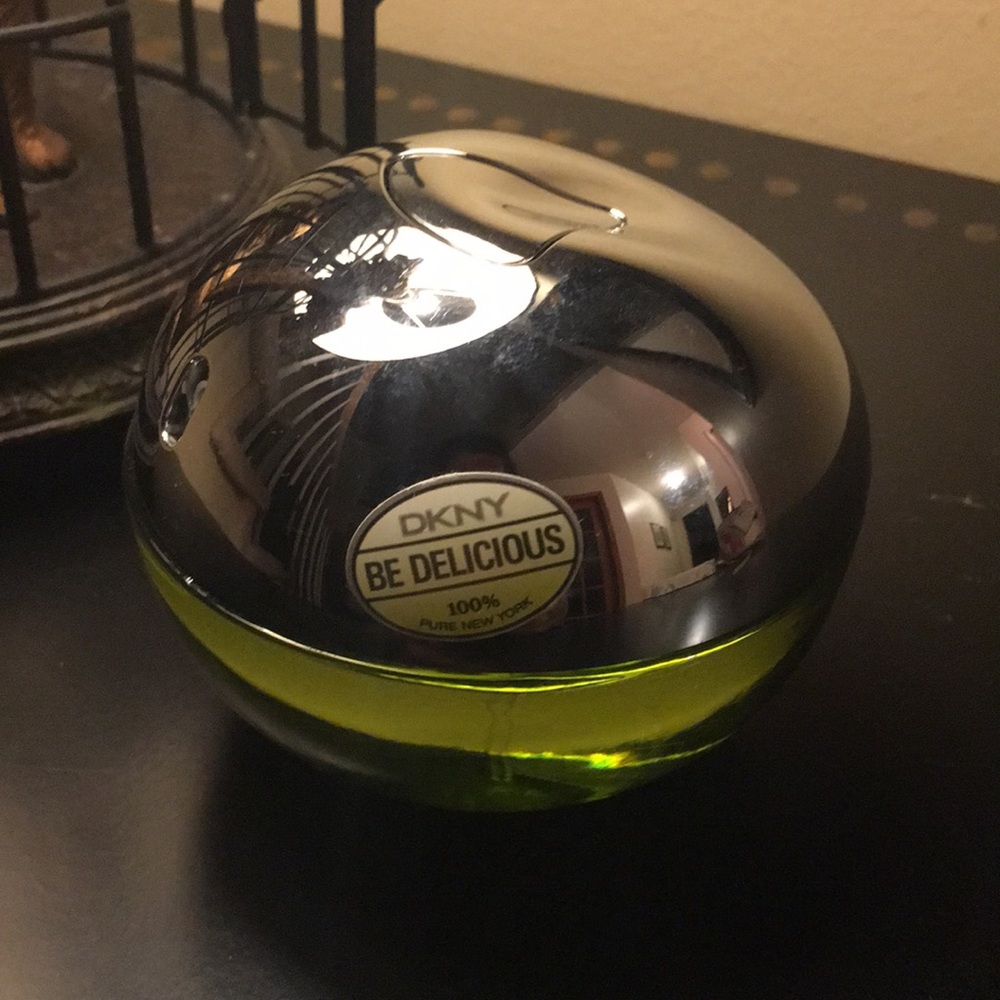 DKNY "be delicious" perfume